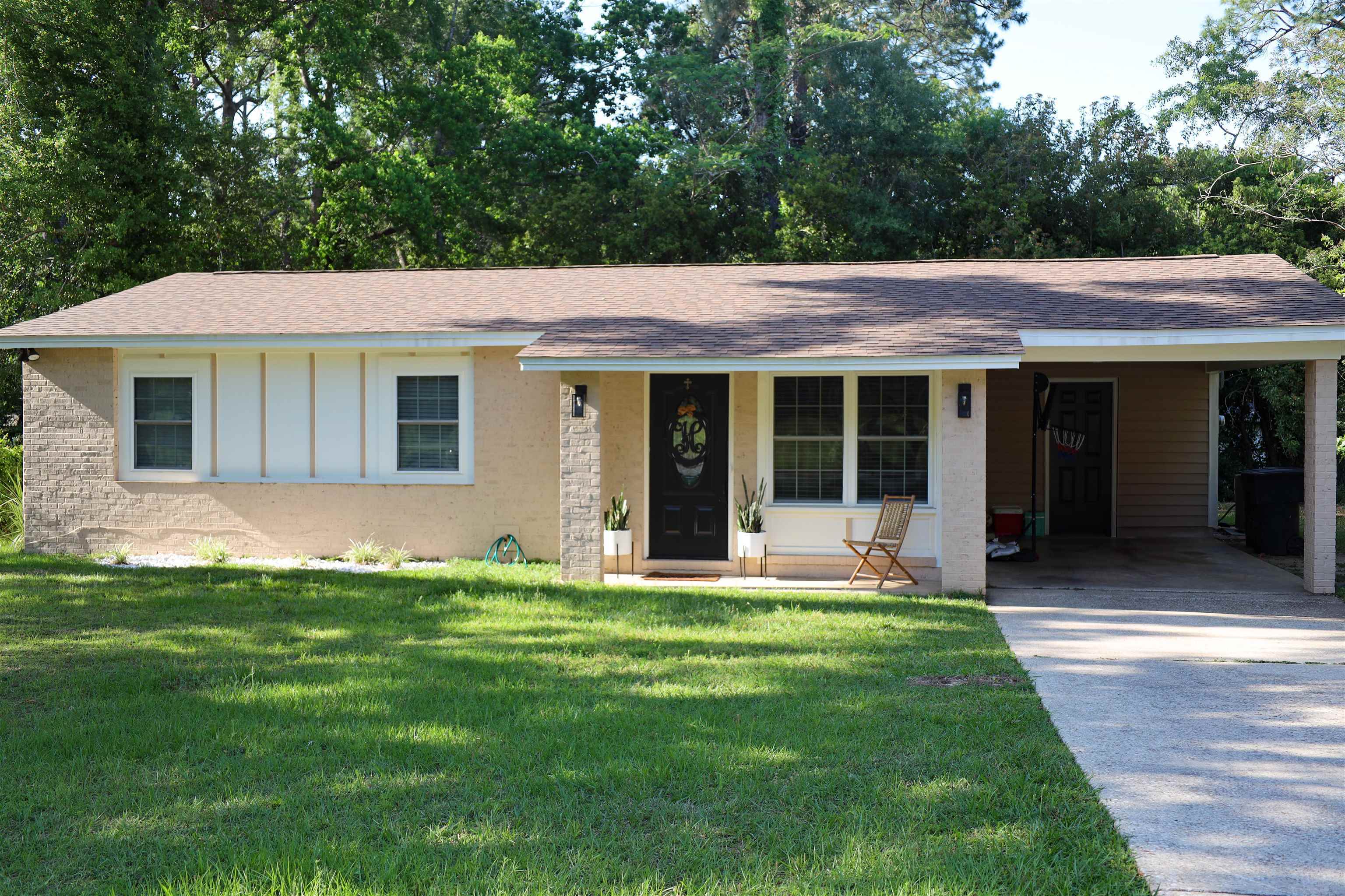 Property Photo: 720 Kendall Drive FL 32301
