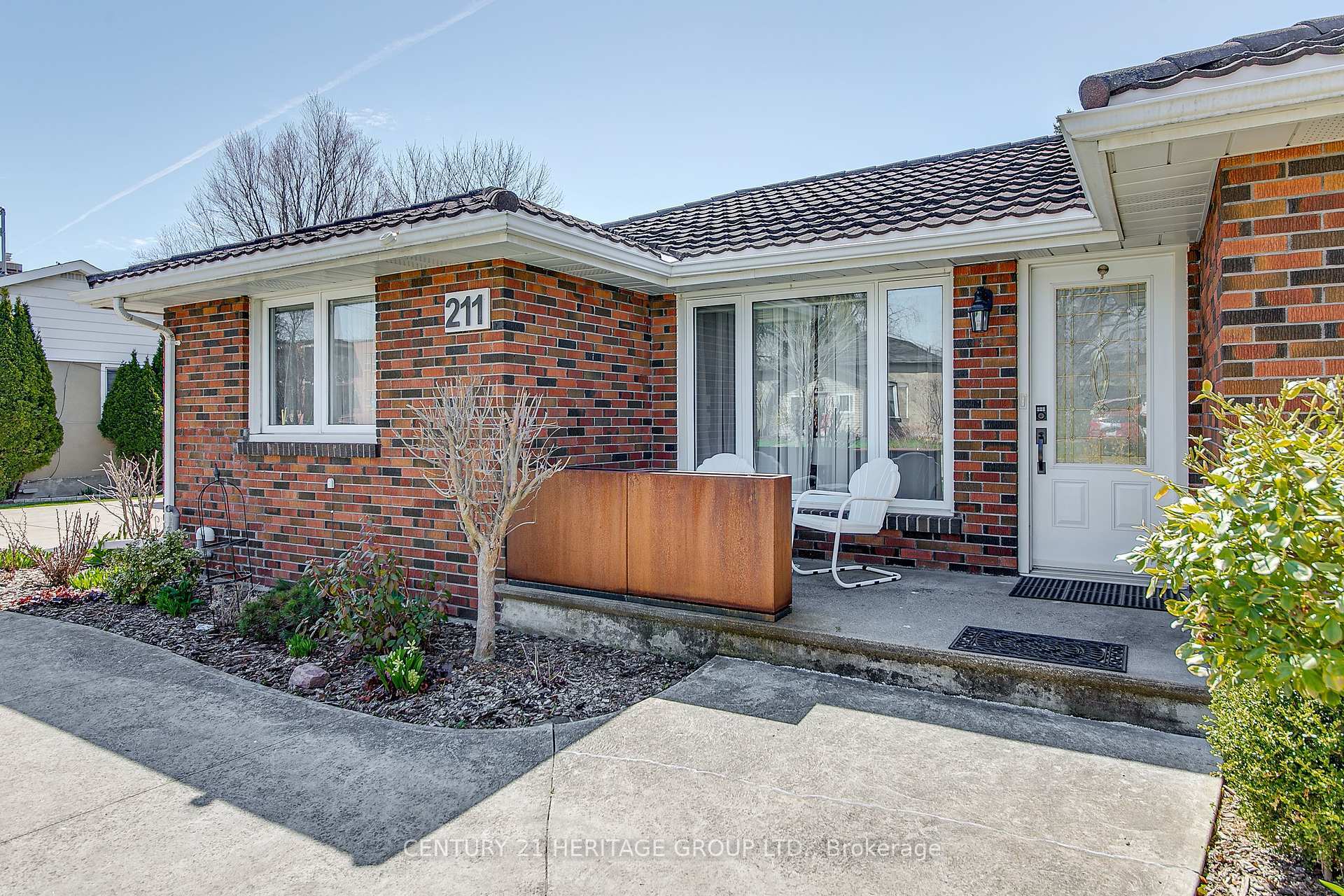Photo de la propriété: 211 Albert Street ON L9R 1B6