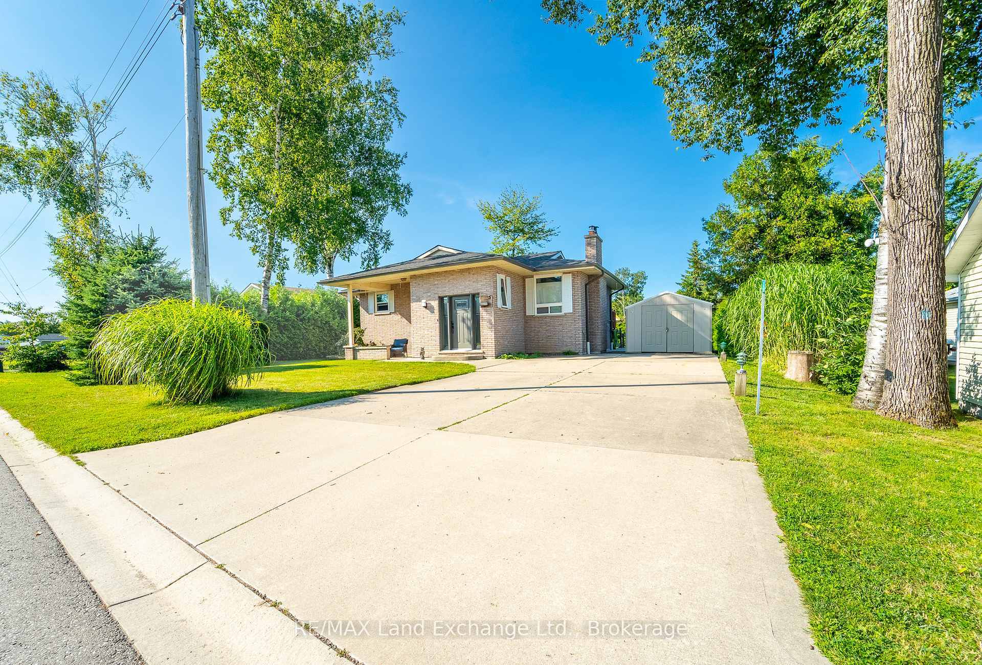 Property Photo: 5 Macgregor Beach Road ON N2Z 1J6