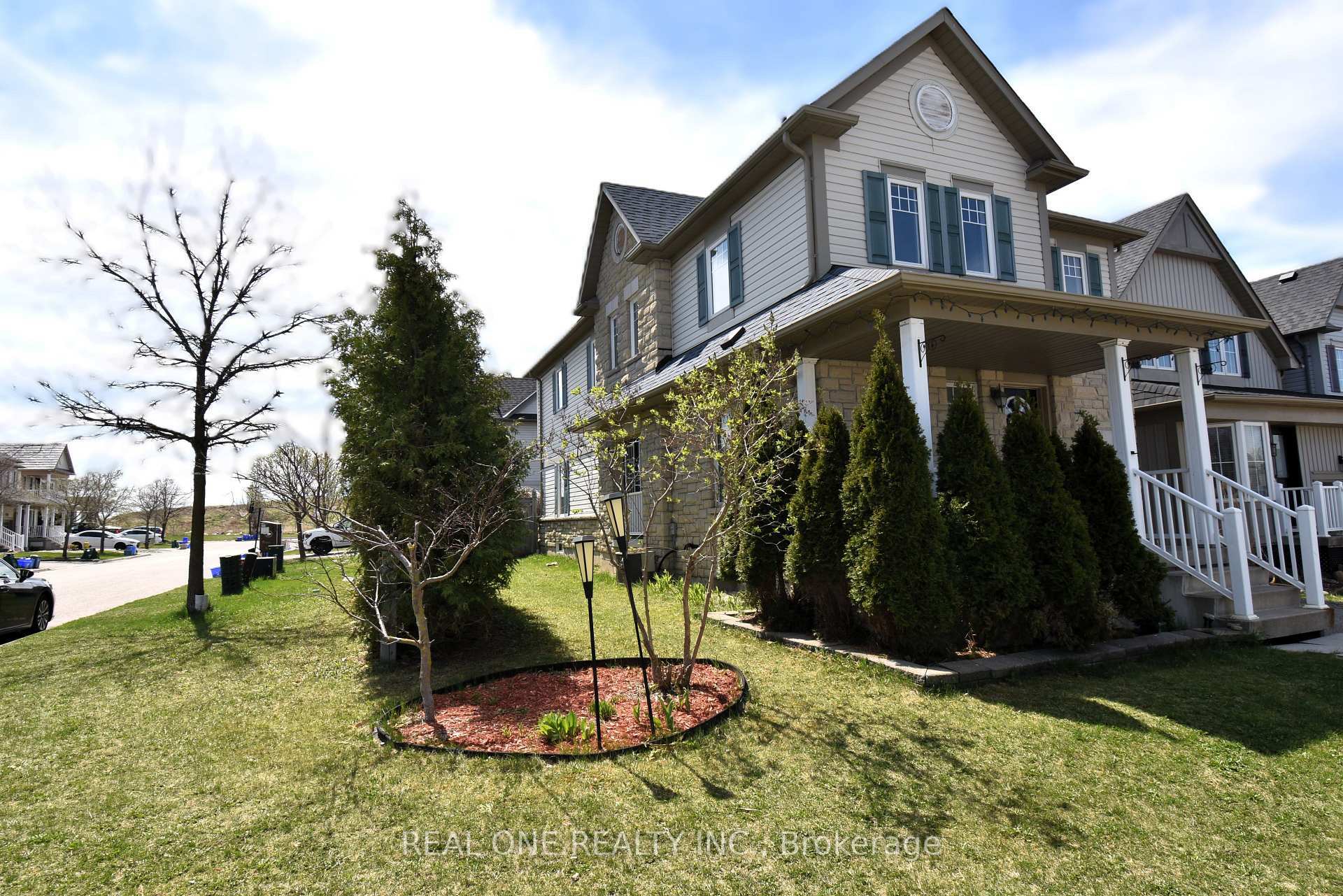Property Photo:  7 Settler'S Court  ON L1M 2L3 