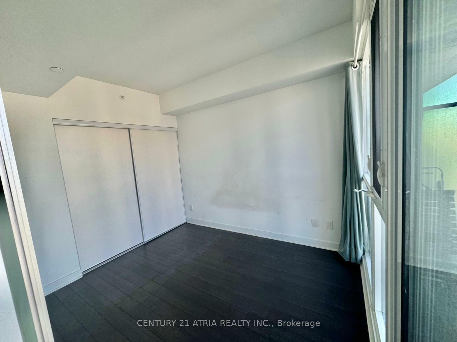 Property Photo: 290 Adelaide Street 3507 ON M5V 1P6