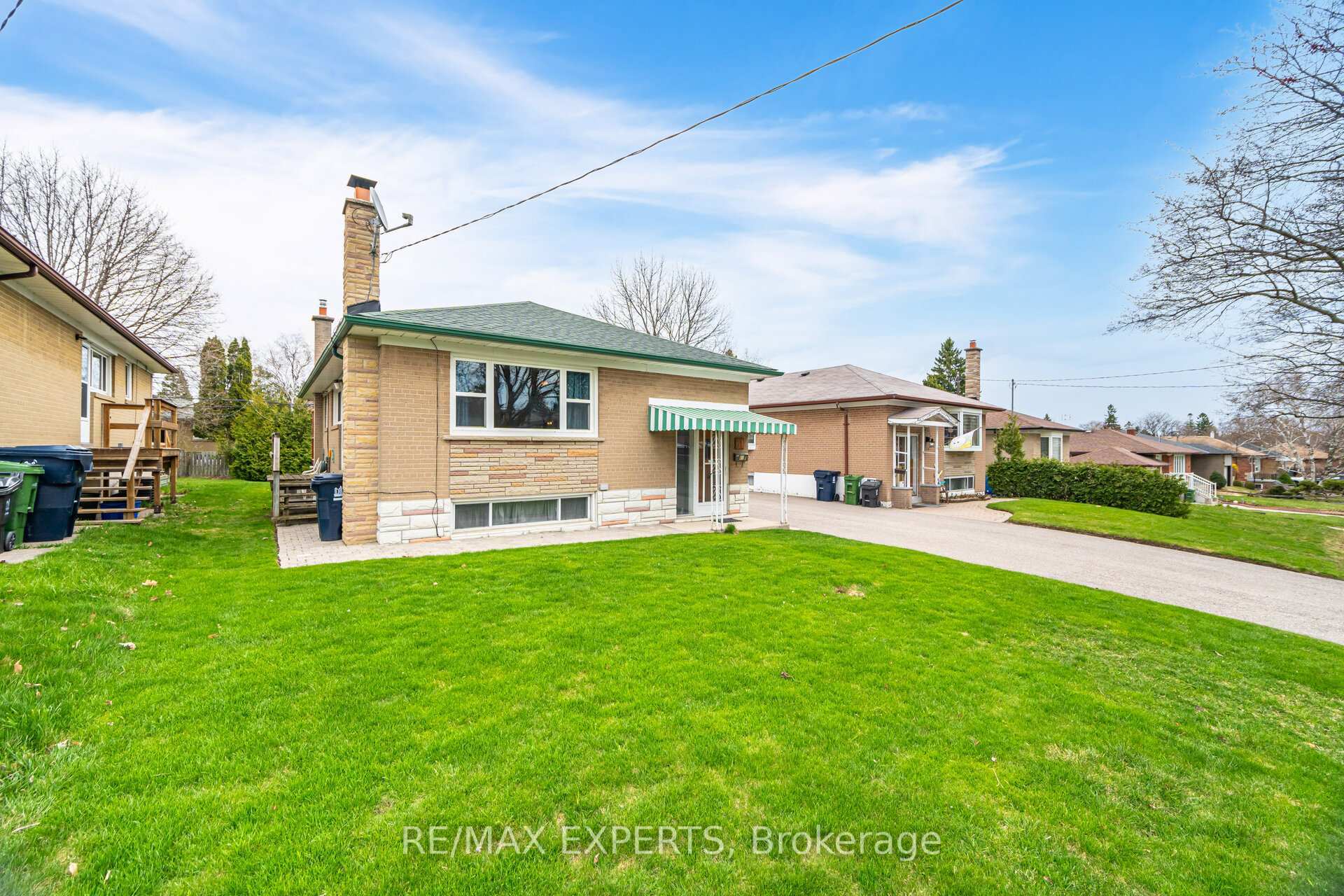 Property Photo: 61 Sharbot Avenue ON M1H 1Z2