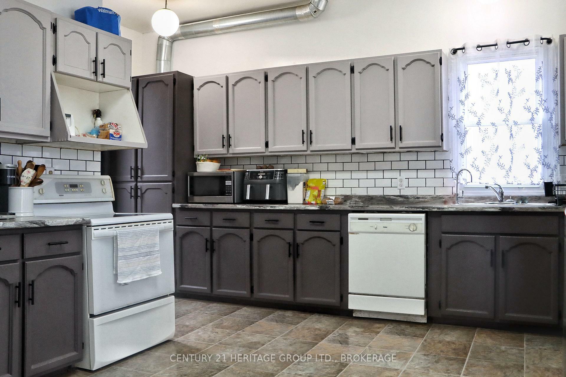 Property Photo: 124 Centre Street ON K0K 1X0