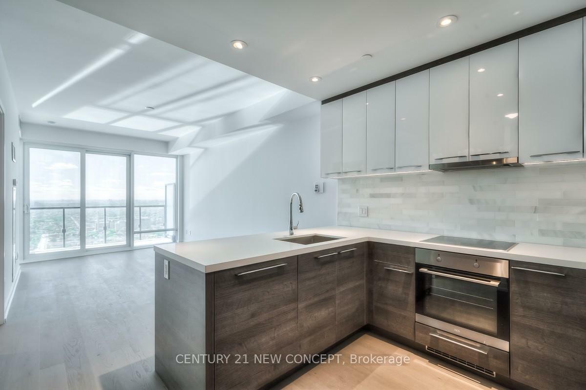 Property Photo: 488 University Avenue 3711 ON M5G 0C1