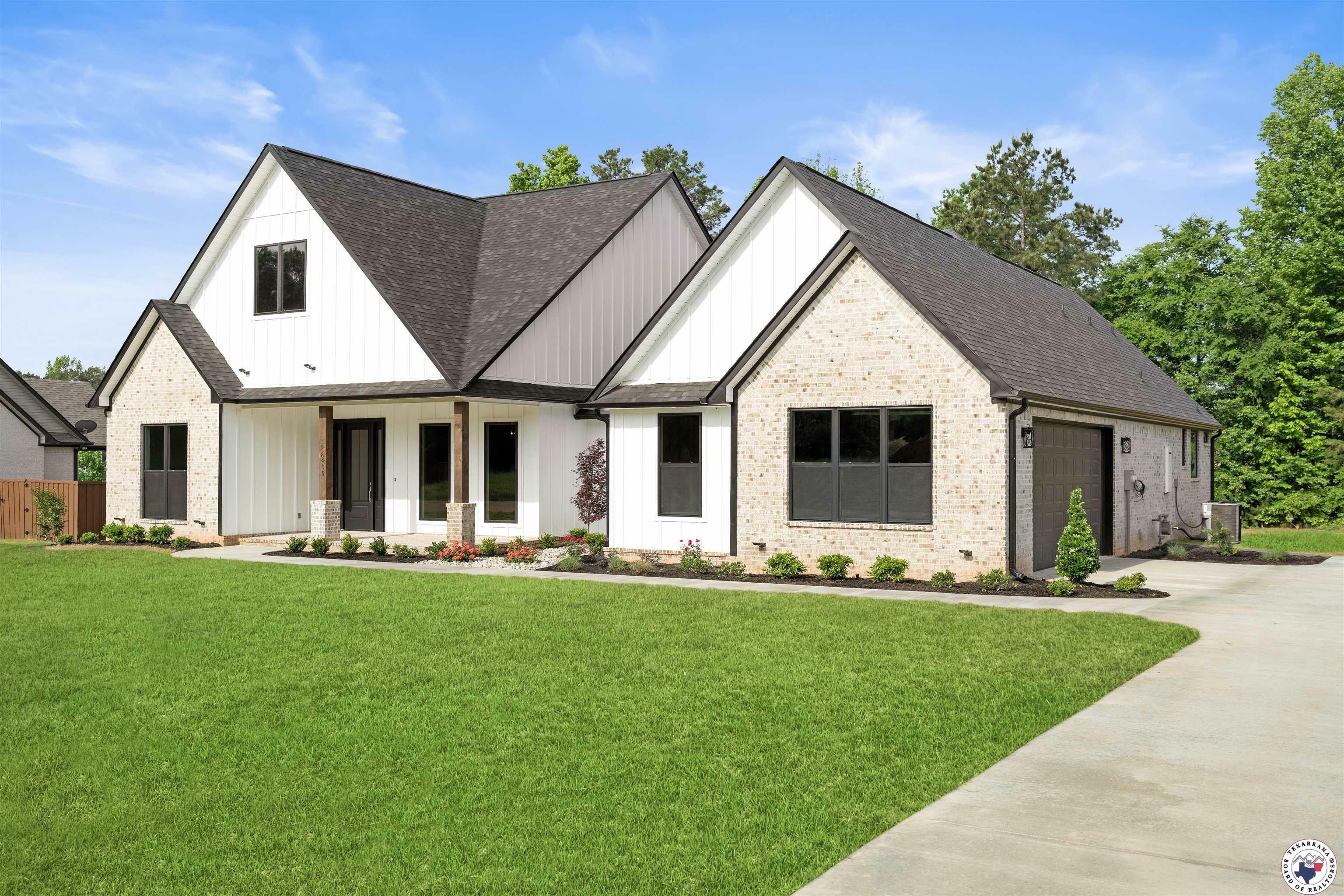 Property Photo: 8405 Mandarin Cove TX 75503