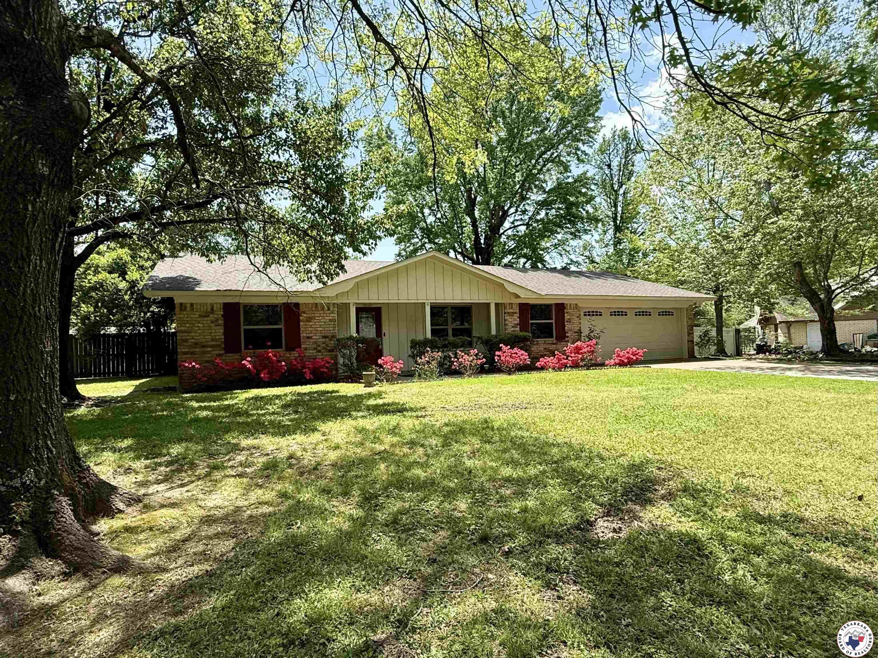 Property Photo: 6007 Oak Flat Ave TX 75503