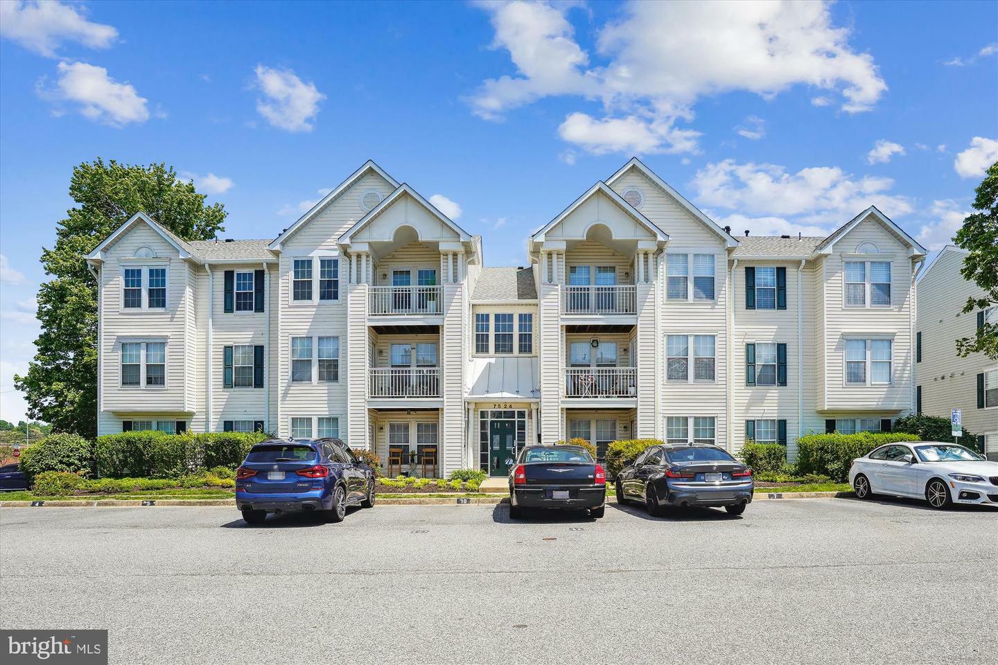 Property Photo: 7524 Snowpea Court 9 VA 22306
