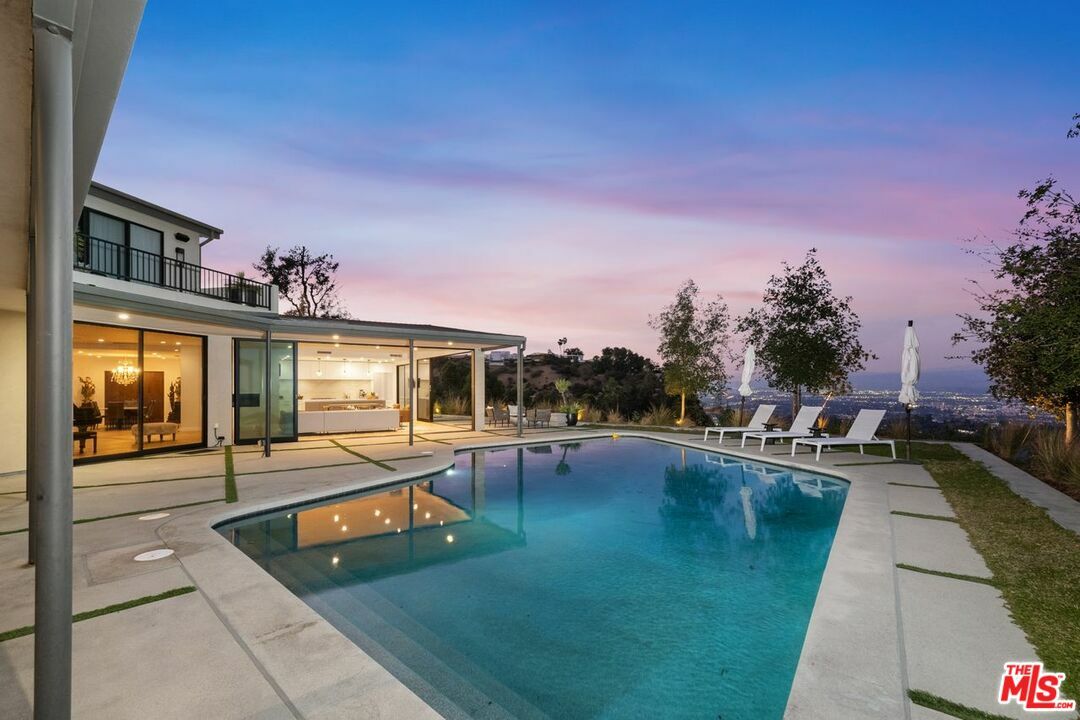 Property Photo: 8545 Charl Ln CA 90046