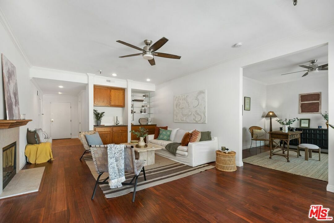 Property Photo: 14630 Dickens St CA 91403