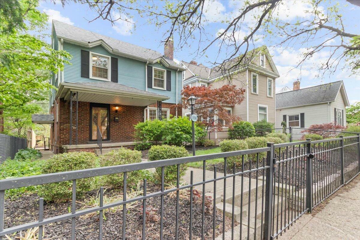 Property Photo: 338 E Deshler Avenue OH 43206