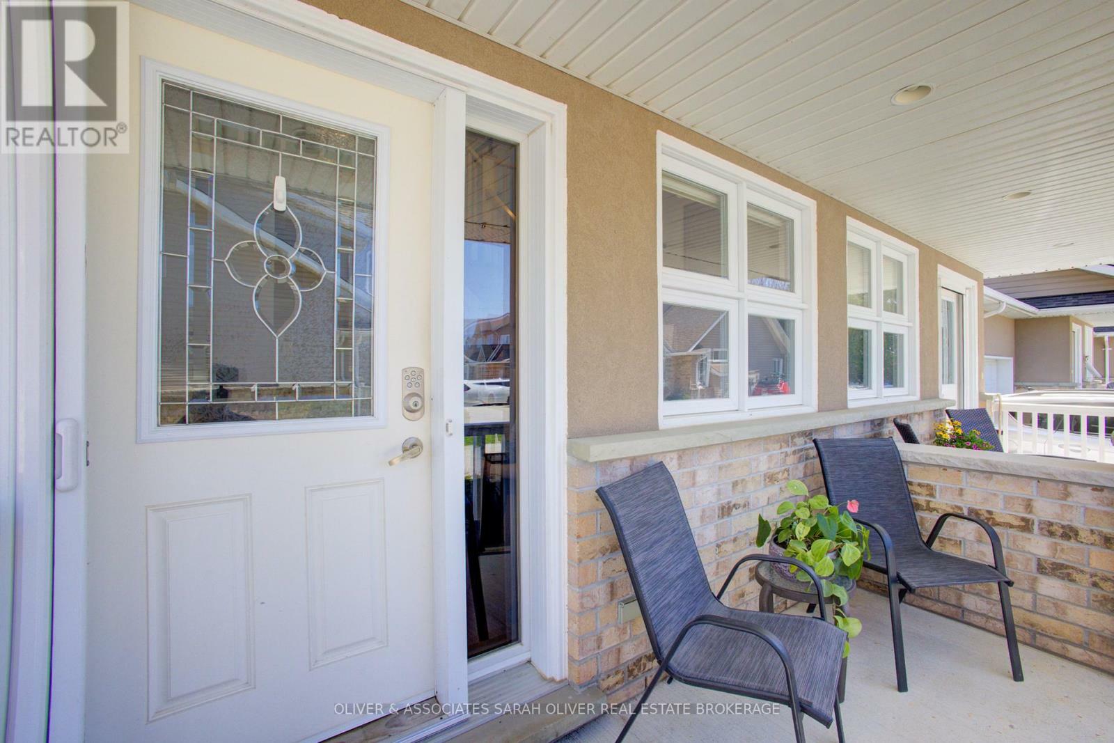 Property Photo: 433 Queen Street #6 ON N2Z 0A2