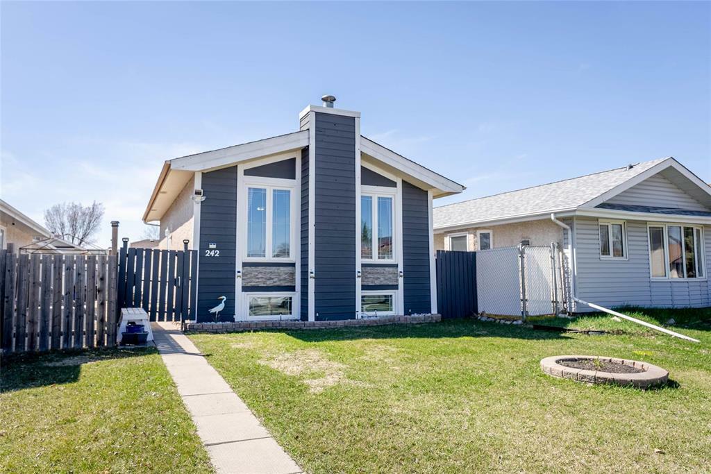 Property Photo: 242 Mandalay Drive MB R2P 1K2