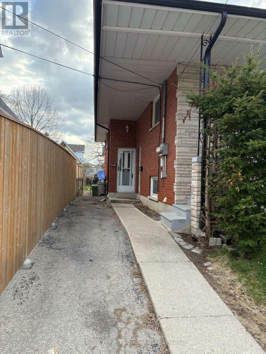 Photo de la propriété: 60 Dillabough Street ON N5Z 2B8