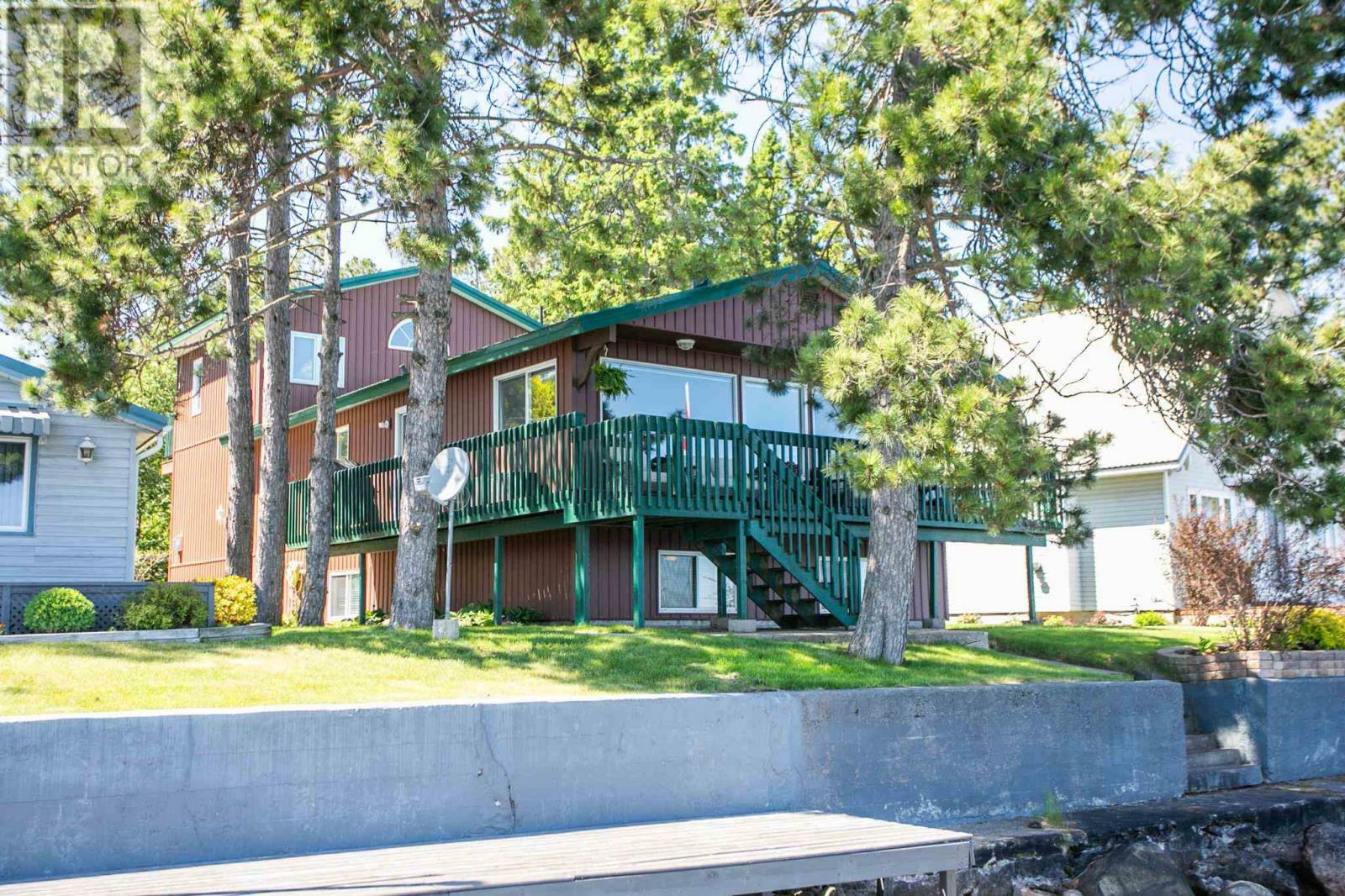 Photo de la propriété: 460 Red Pine Dr ON P6A 5K6