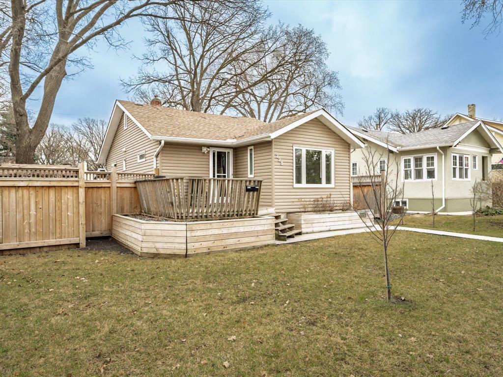 228 Balfour Avenue  Winnipeg MB R3L 1N5 photo
