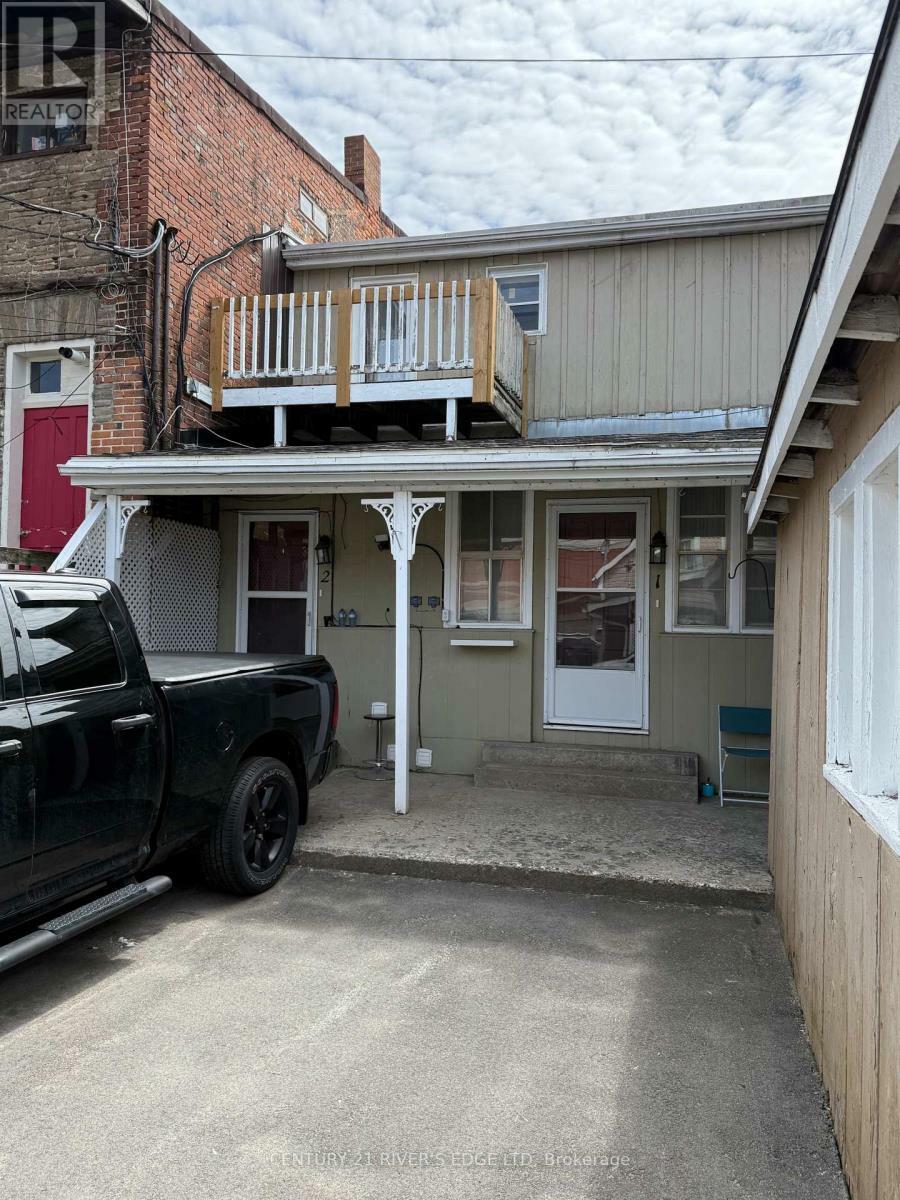 Photo de la propriété: 108-112 King Street West ON K6V 3P9
