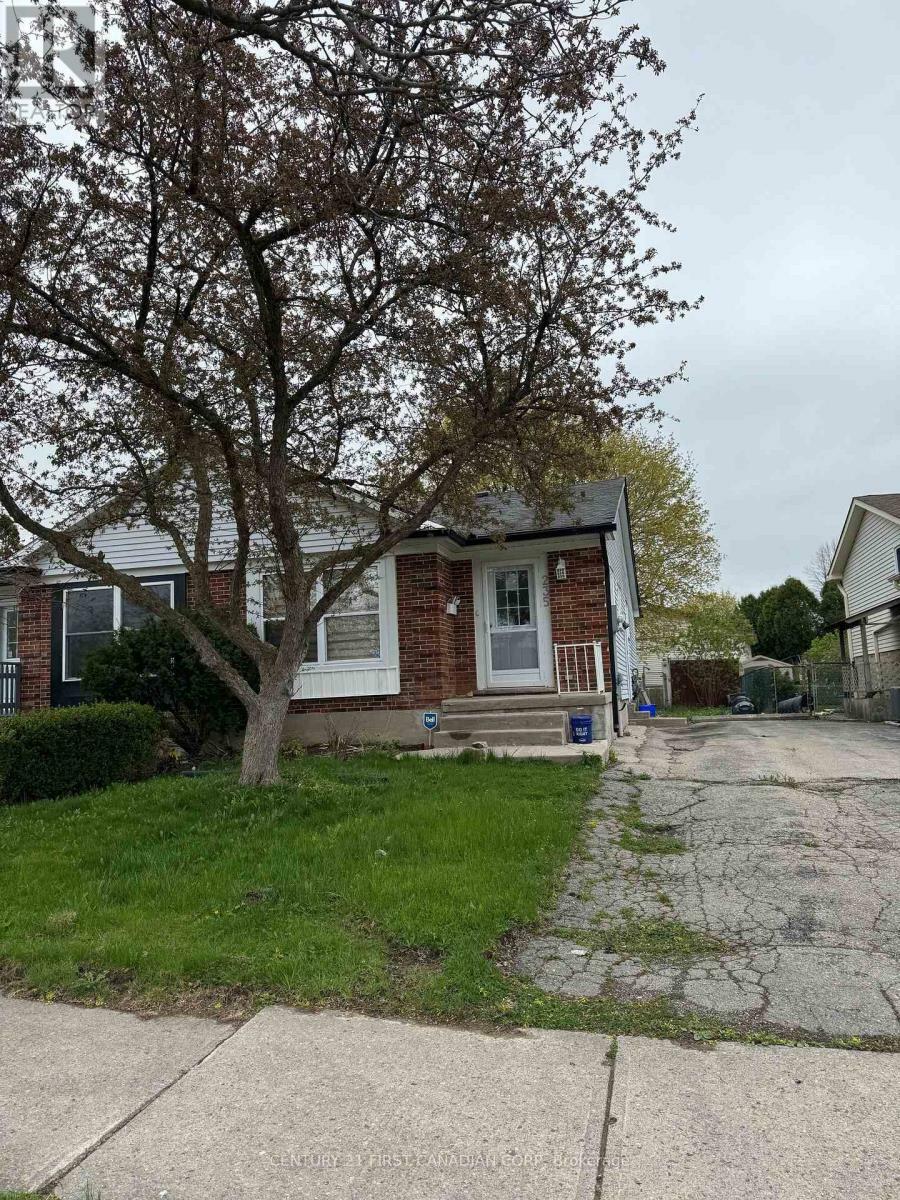 Photo de la propriété: 235 Banbury Road ON N5Z 4M1