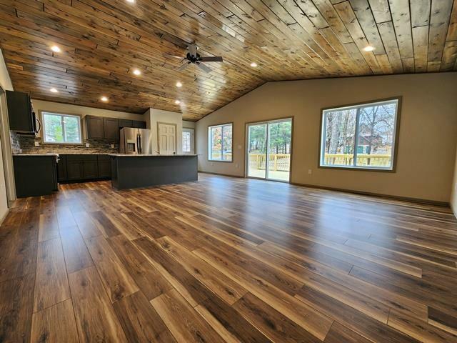 Property Photo: 1093 West Queens Way WI 54457
