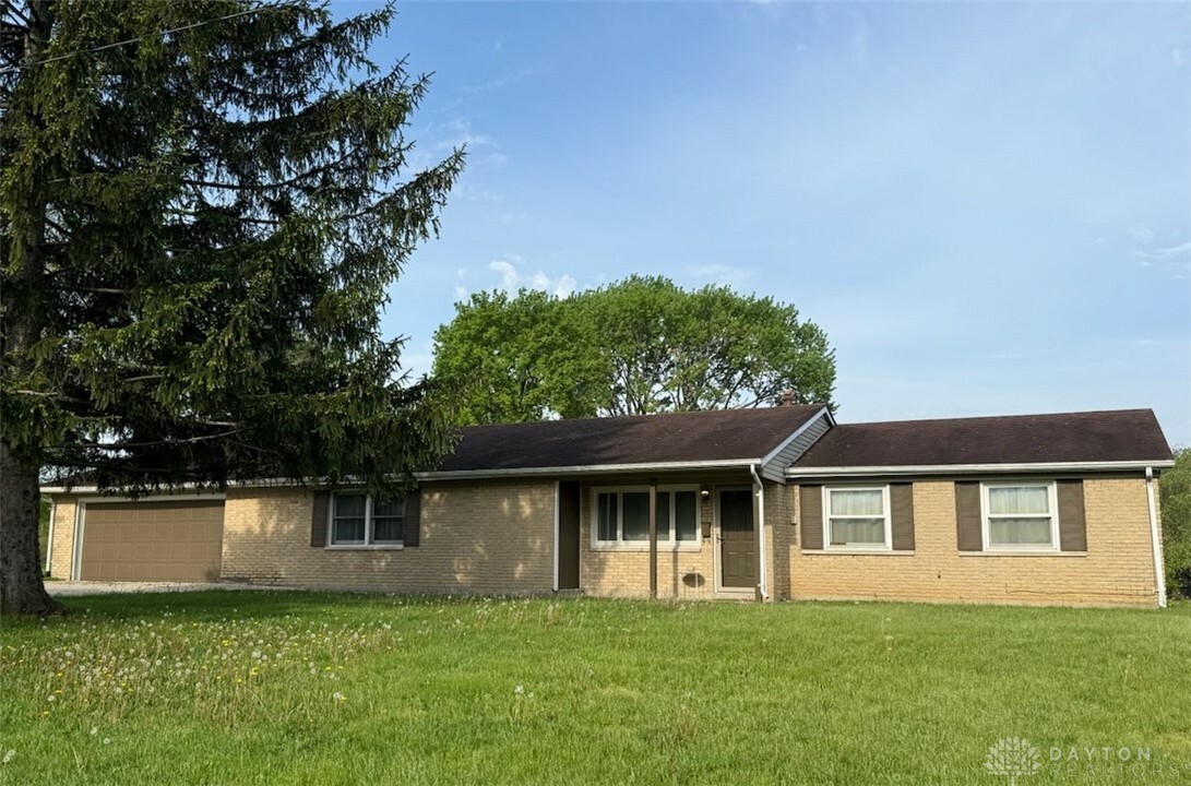 Property Photo: 2720 Shelburne Lane OH 45430