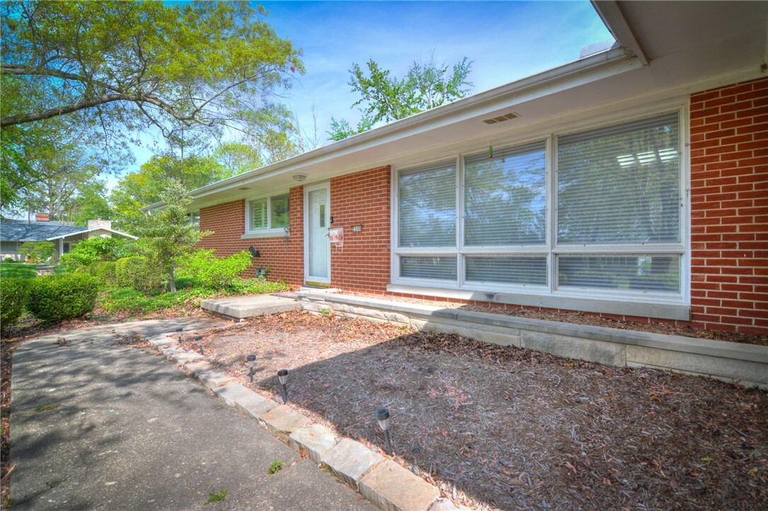 Property Photo: 2540 W Macon Street IL 62522