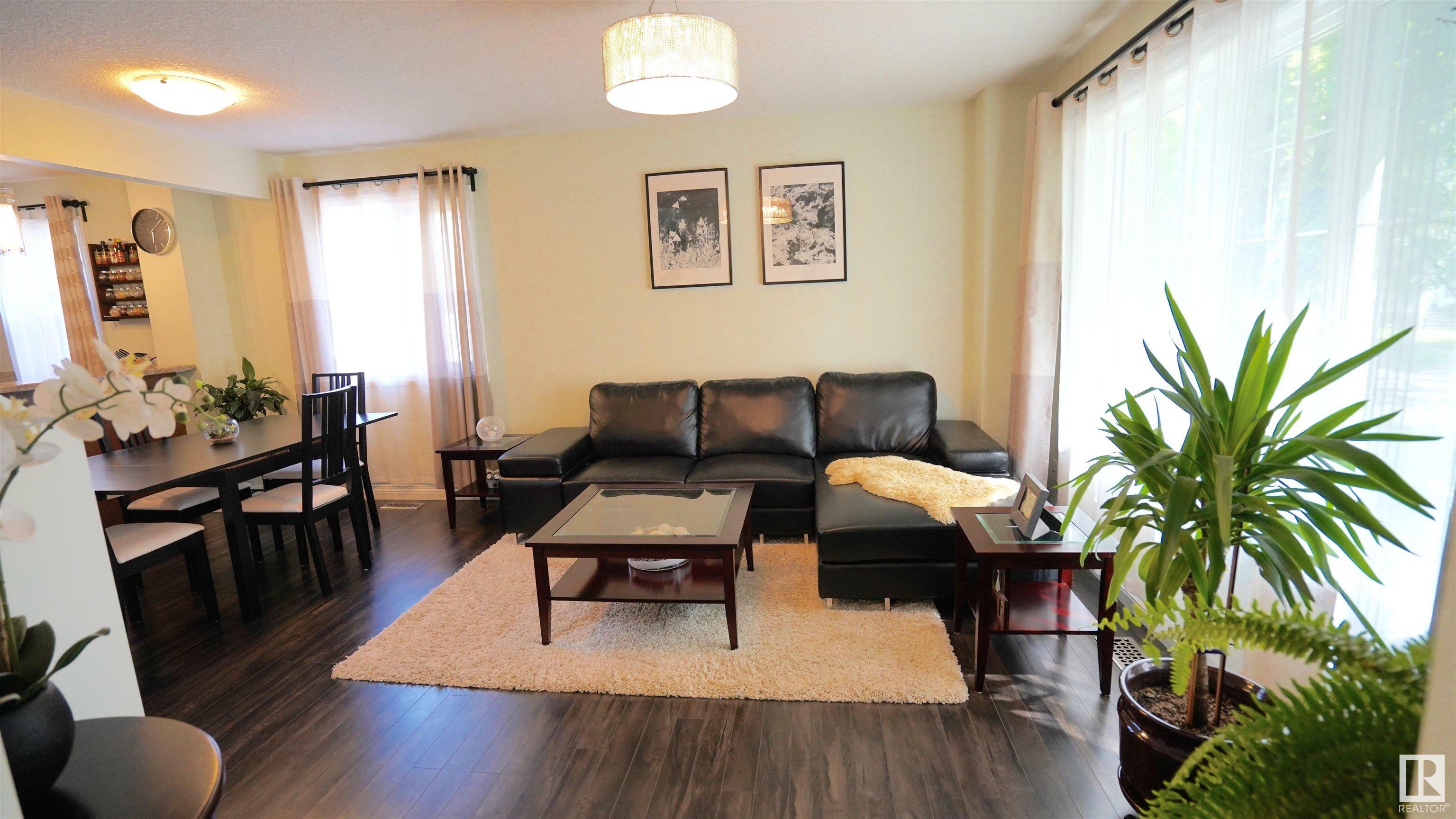 Photo de la propriété: 12018 65 Street NW AB T5W 4L7