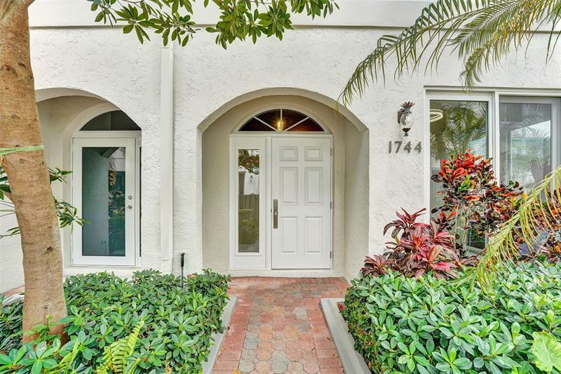 Property Photo: 1744 NE 9th St FL 33304