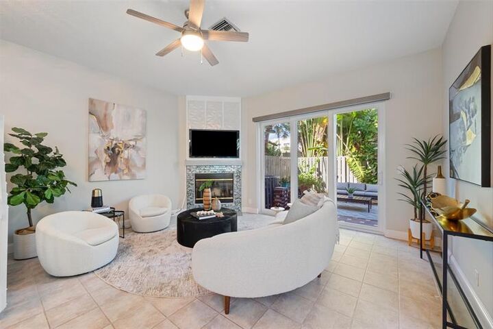 Property Photo:  1744 NE 9th St  FL 33304 