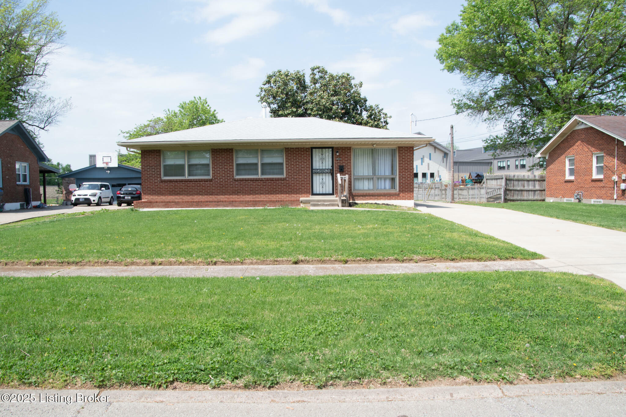 Property Photo: 9012 Cottingham Way KY 40258