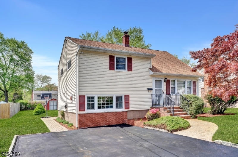 Property Photo: 7 Avonridge Rd NJ 08869