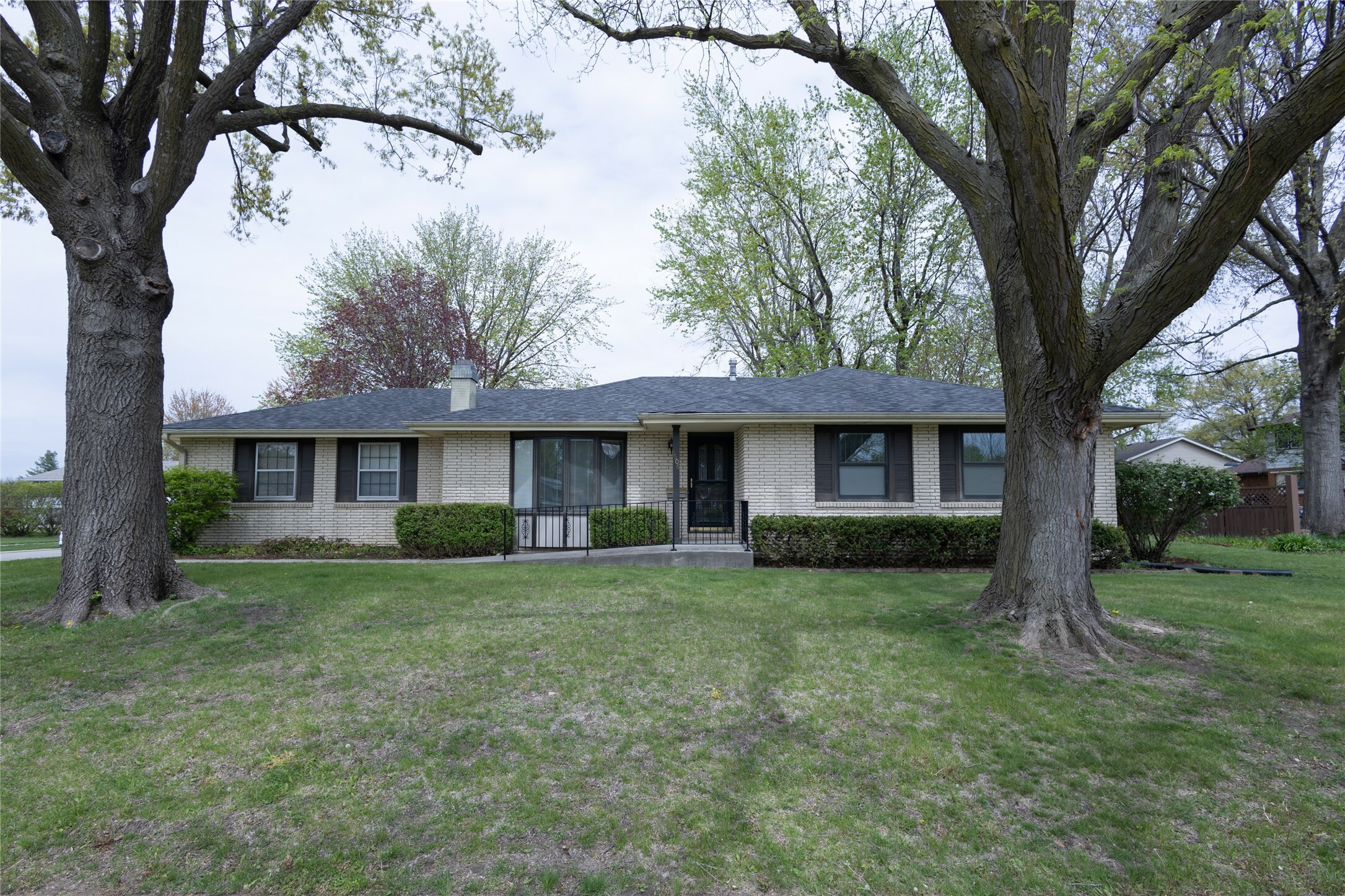 Property Photo: 1606 N 8th Avenue E IA 50208