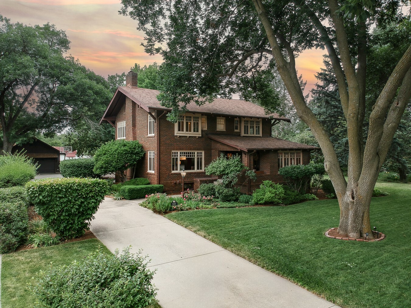 1215 Main Street  Pella IA 50219 photo