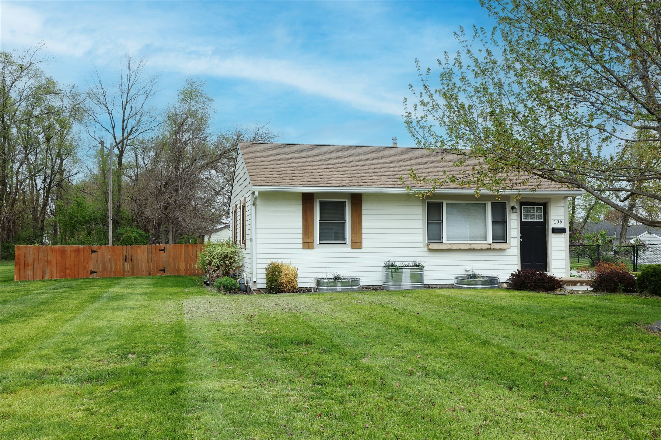 Property Photo: 105 W 22nd Street IA 50156