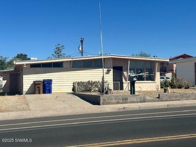 Property Photo: 1735 E Madrid Avenue NM 88001