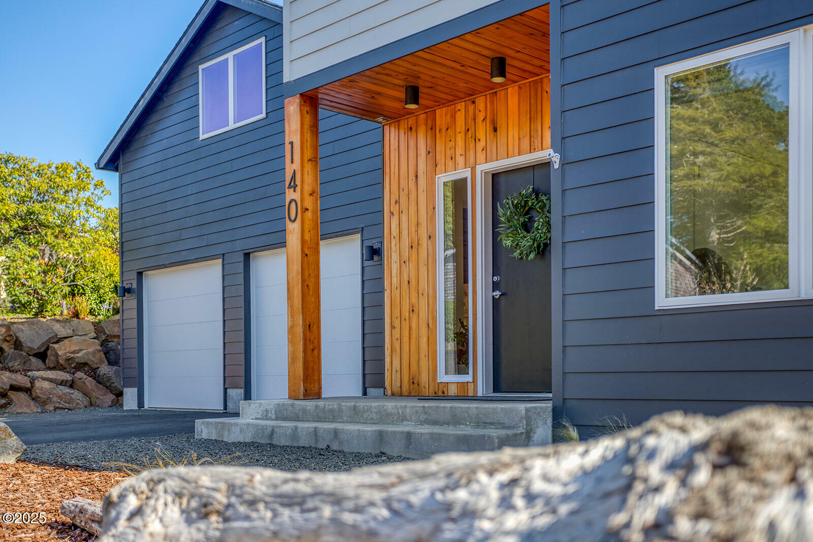 Property Photo: 140 Lancer Street OR 97367