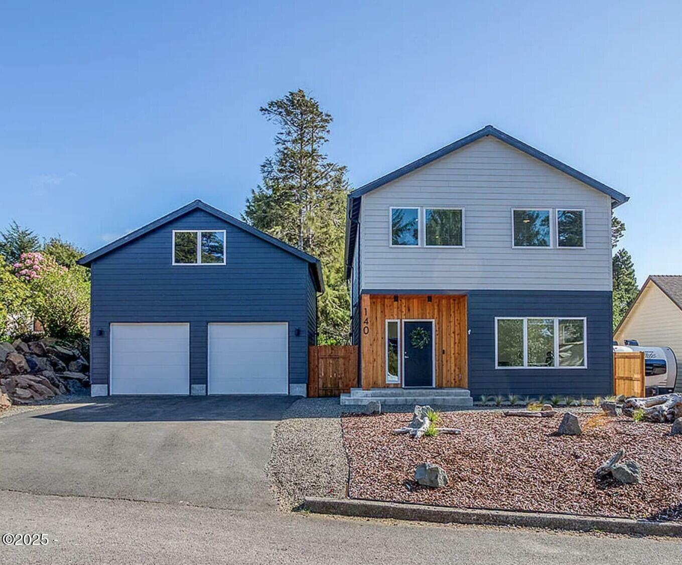 Property Photo:  140 Lancer Street  OR 97367 