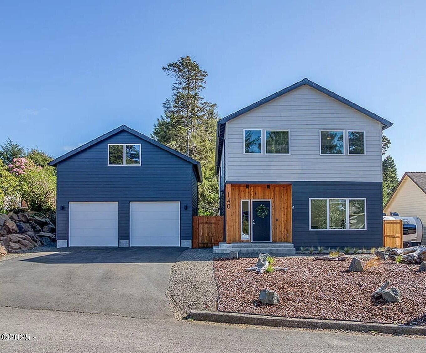 Property Photo: 140 Lancer Street OR 97367