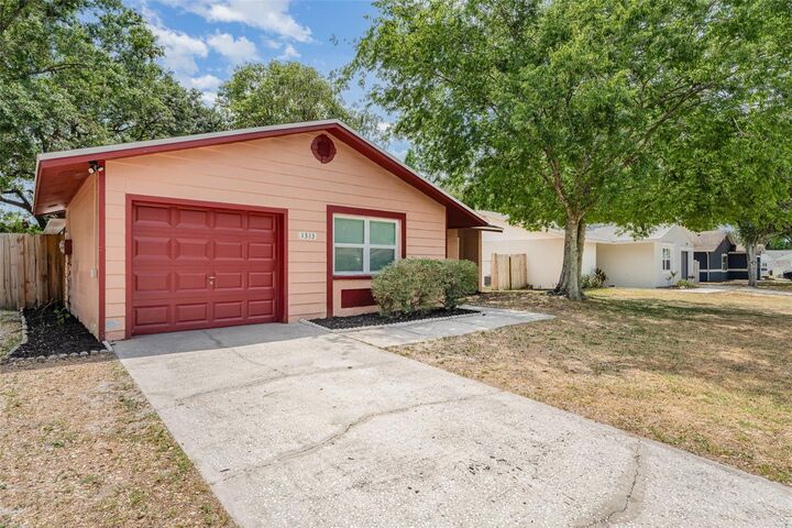 Property Photo:  1313 Periwinkle Court  FL 33811 