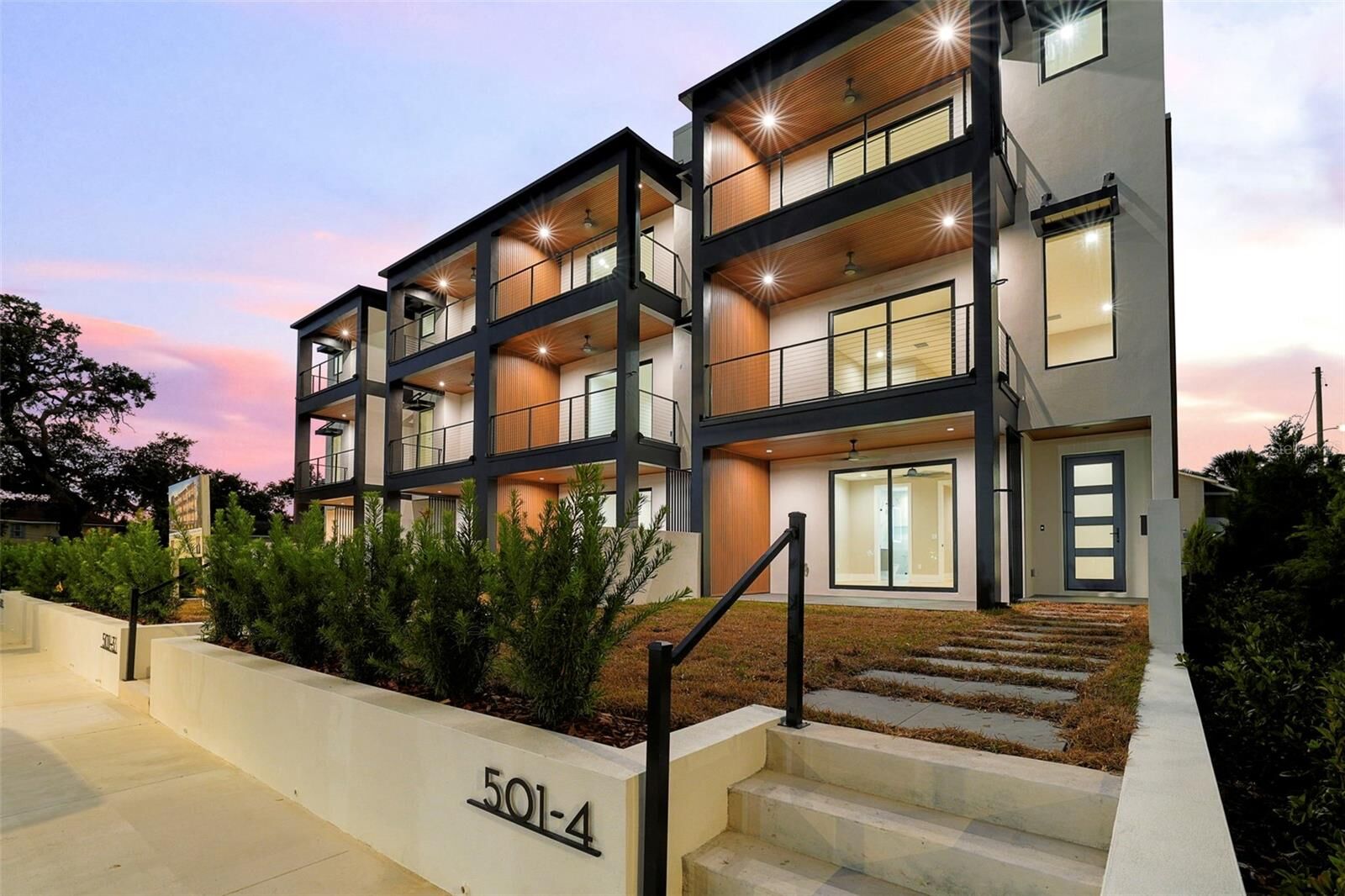 Property Photo:  501 W Ross Avenue 1  FL 33602