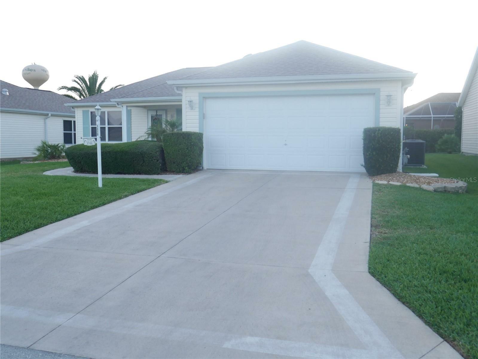 Property Photo: 1310 Jimenez Court FL 32159