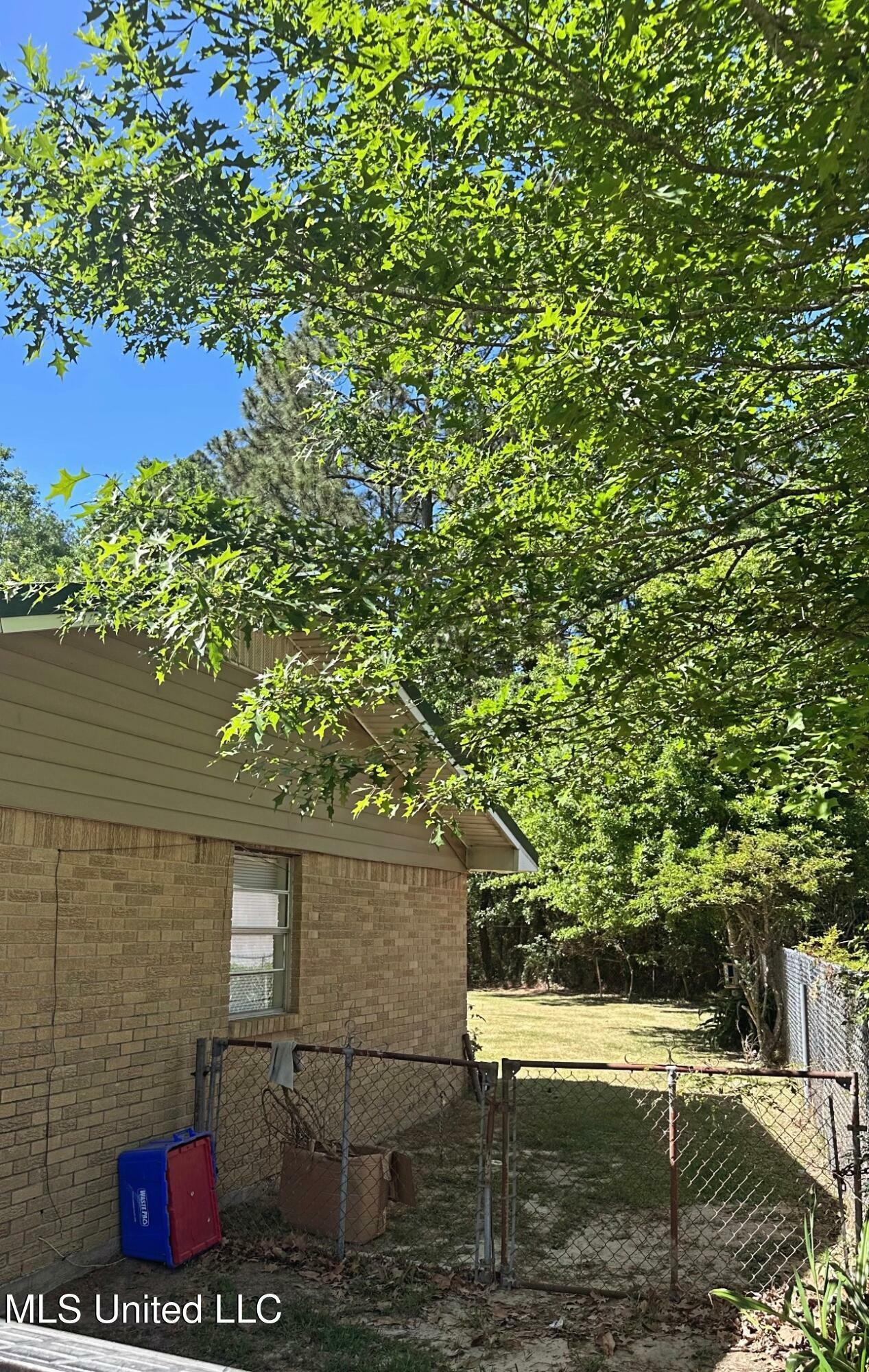 Property Photo: 1716 Courtney Drive MS 39553