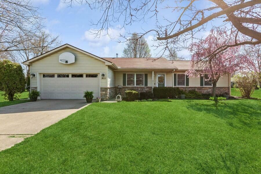 Property Photo: 3833 Green Acre Drive MI 49085
