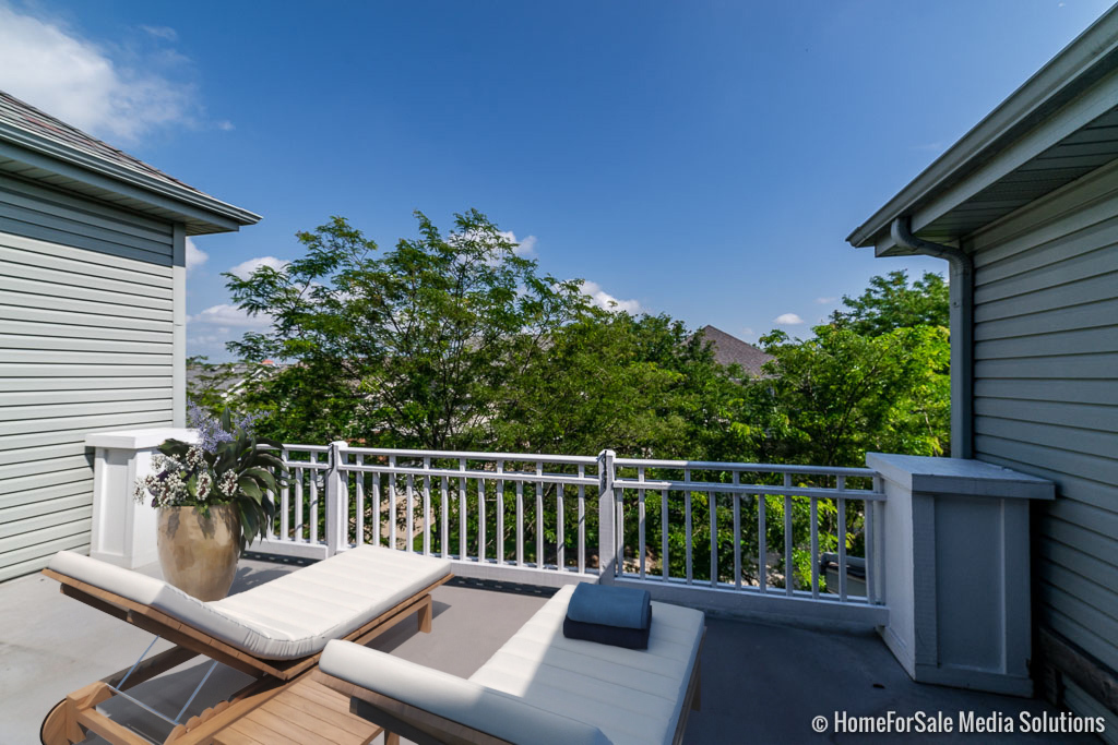 Property Photo: 1107 Ironwood Lane IL 60532