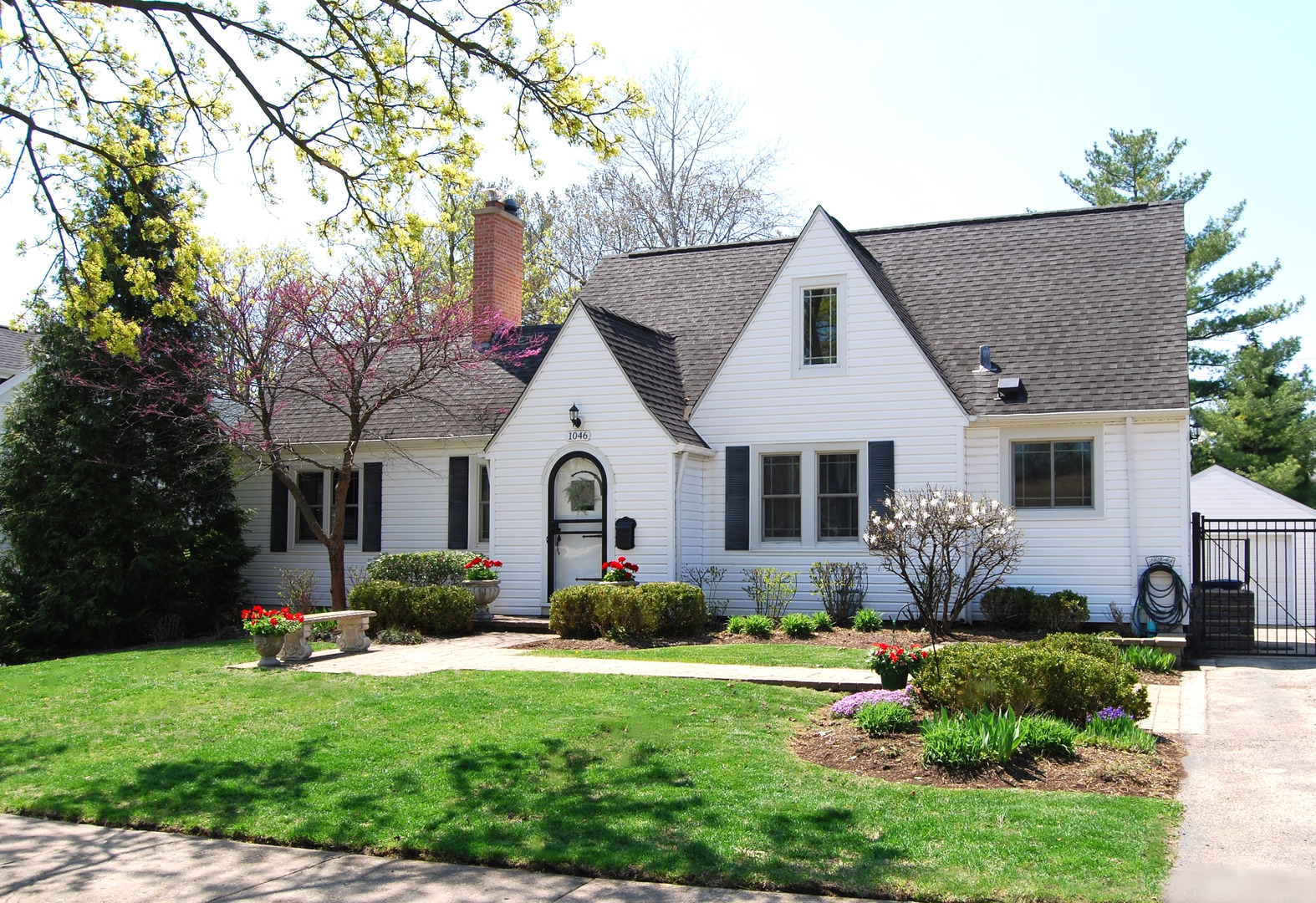Property Photo: 1046 Oakley Avenue IL 60015