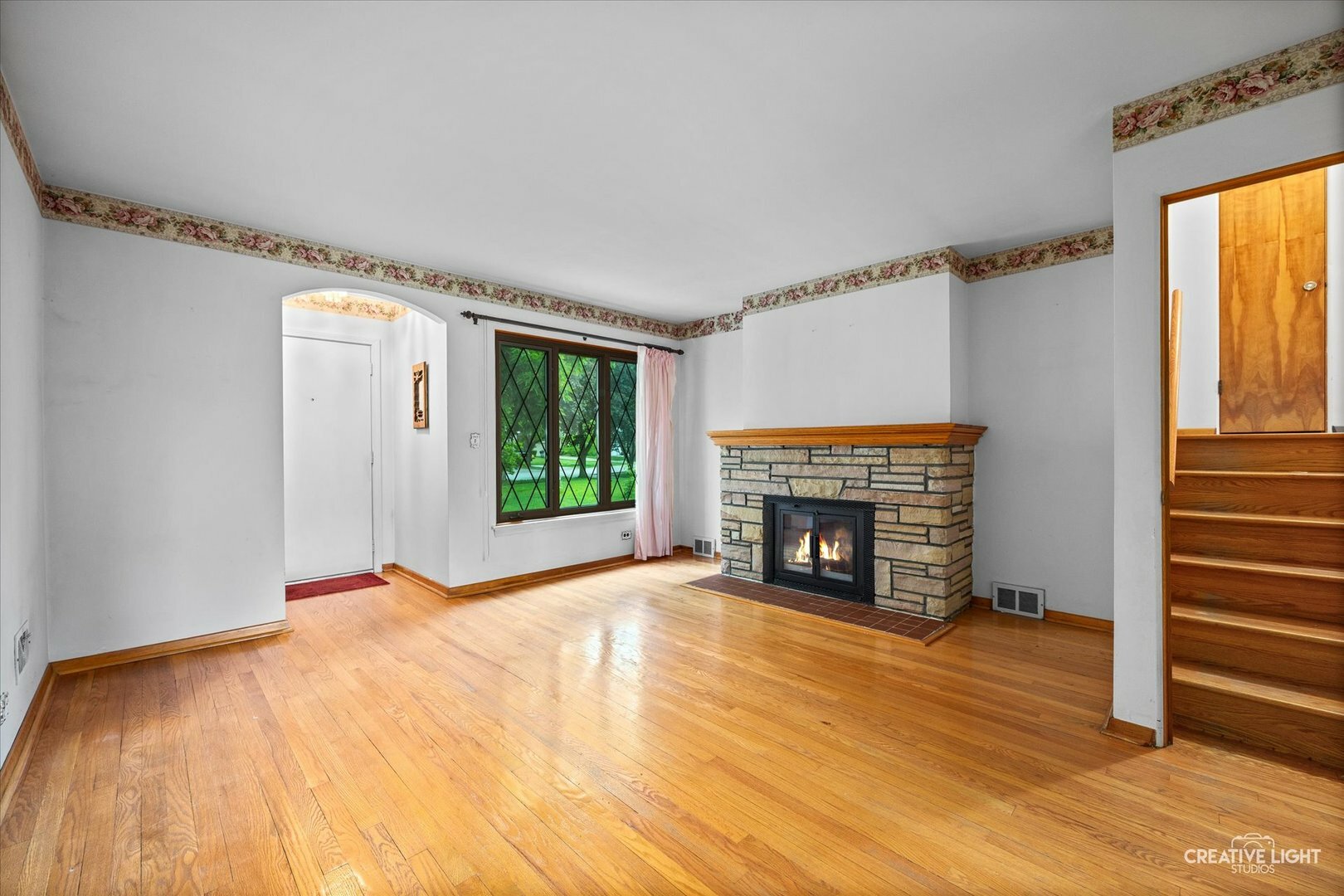 Property Photo: 33 Chestnut Avenue IL 60514