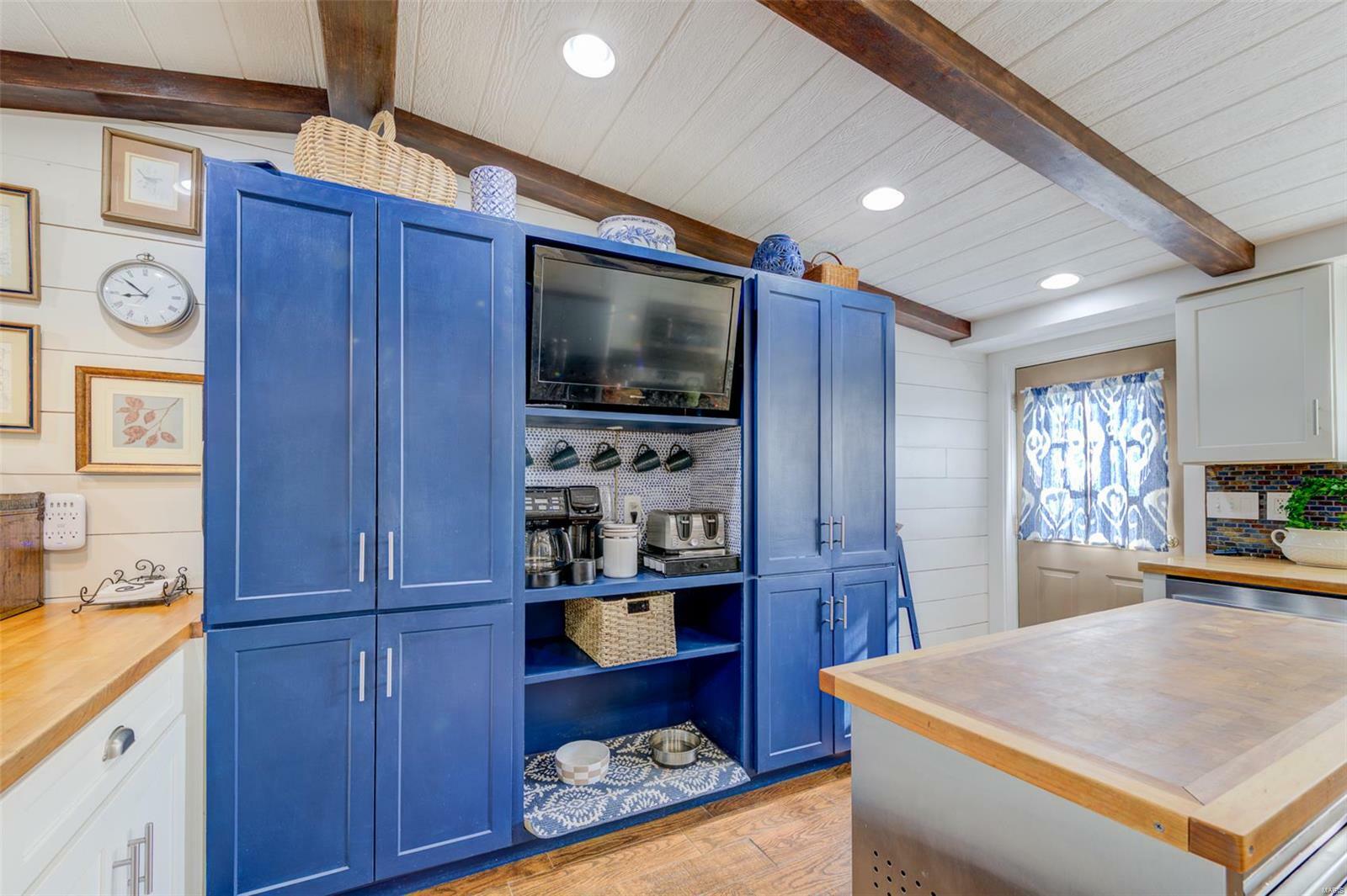 Property Photo: 1712 Dyer Avenue MO 63114