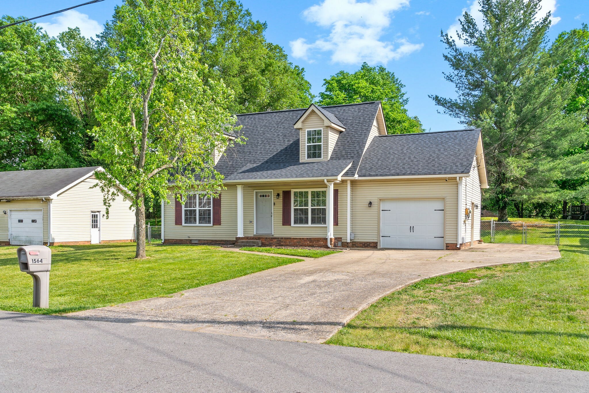 Property Photo:  1564 Barrett Dr  TN 37043 