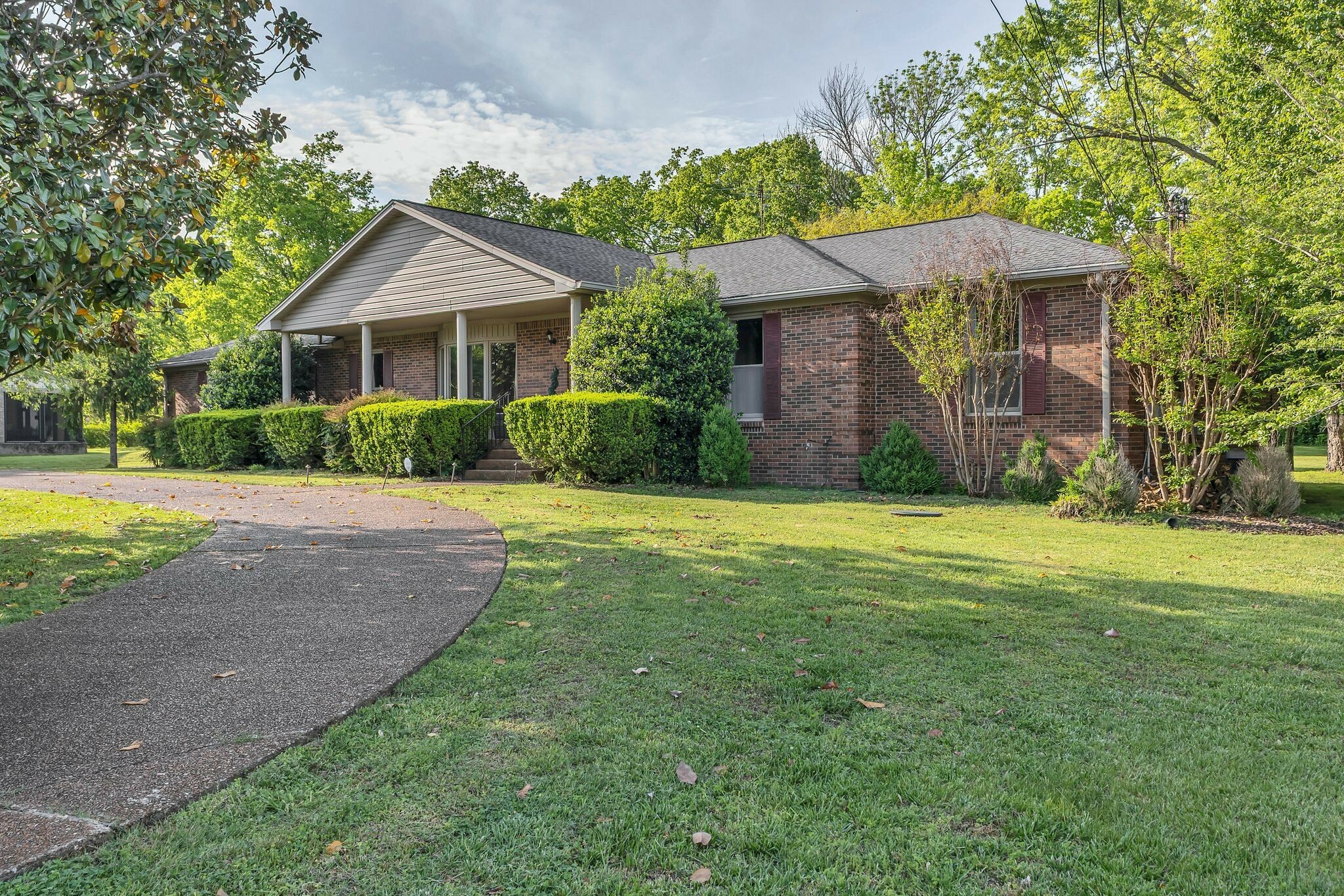 Property Photo: 9521 Inavale Ln TN 37027