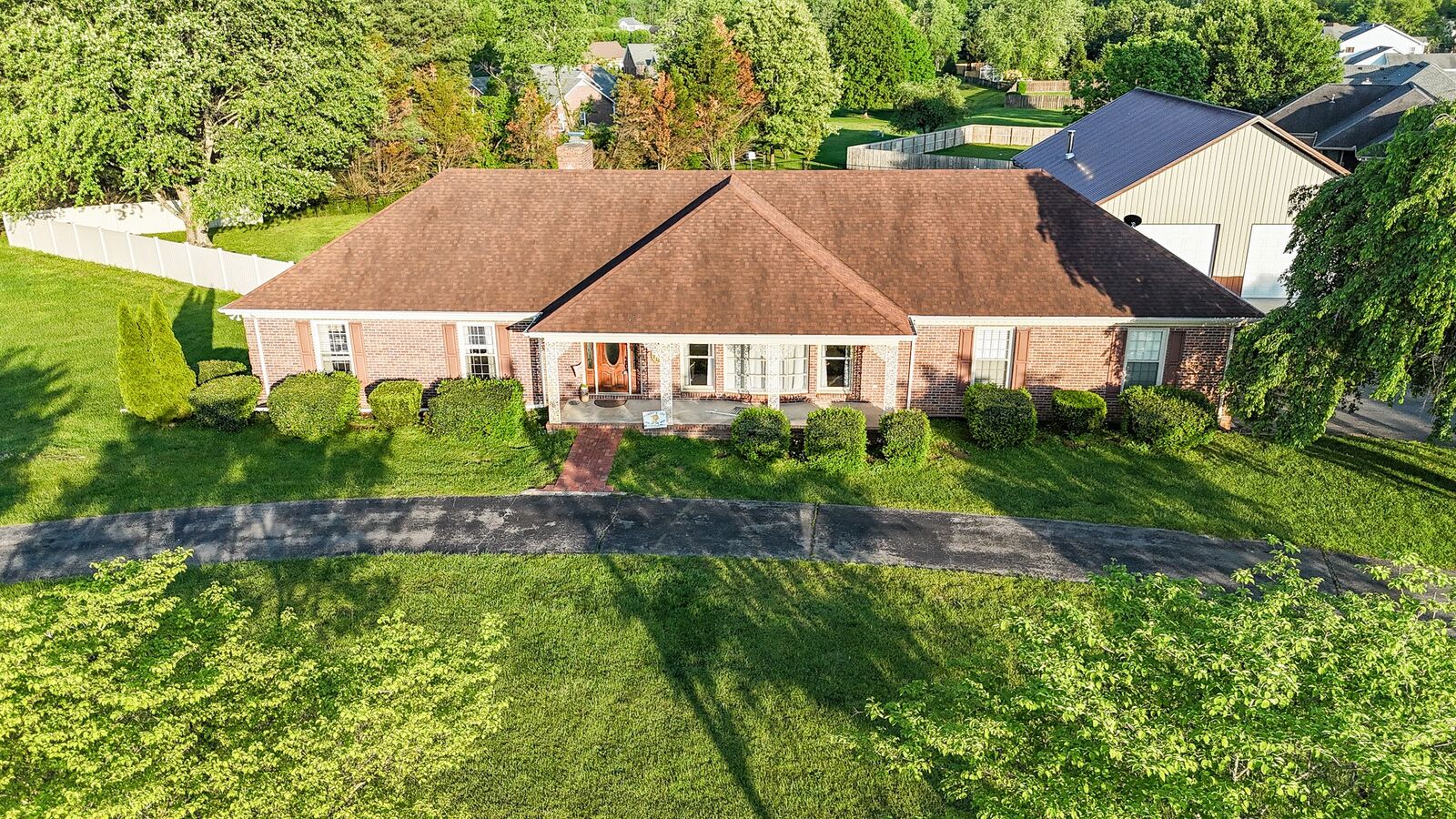 Property Photo: 902 Twelve Oaks Rd TN 37388