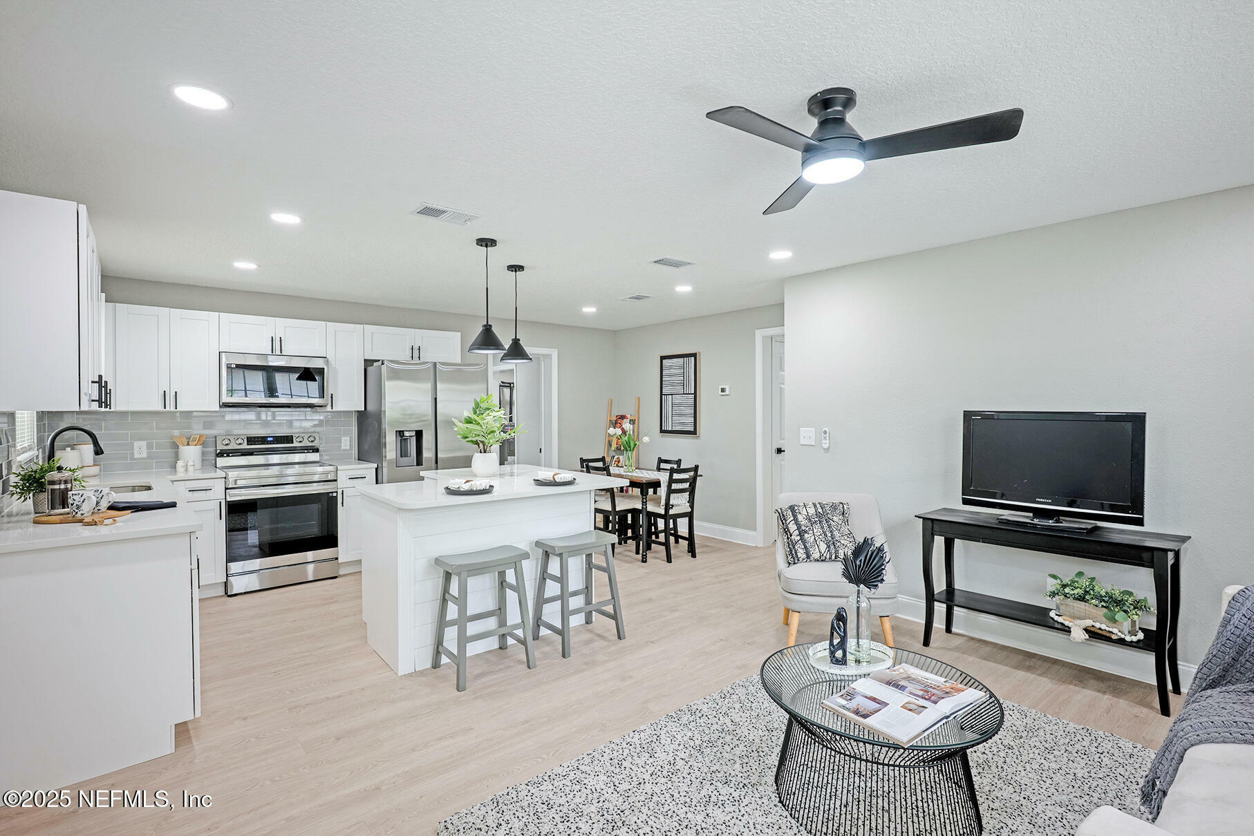 Property Photo: 2820 Parr Court W FL 32216