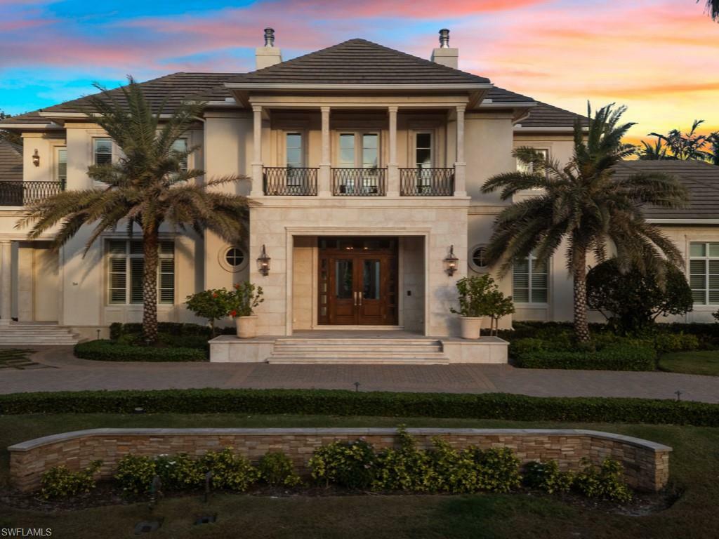 Property Photo: 364 Colony Dr FL 34108